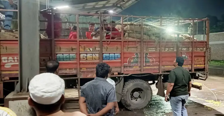 বেনাপোলে পণ্য পাচার, আনসার সদস্যসহ ১১ জনের বিরুদ্ধে মামলা
