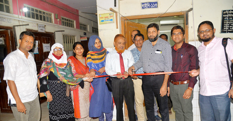 বৈকালিক চেম্বারে রোগীর অপেক্ষায় চিকিৎসক