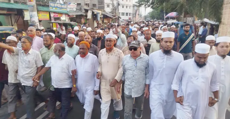 জামায়াত এমপির বাড়িতে হামলা-ভাংচুর, প্রতিবাদে বিক্ষোভ