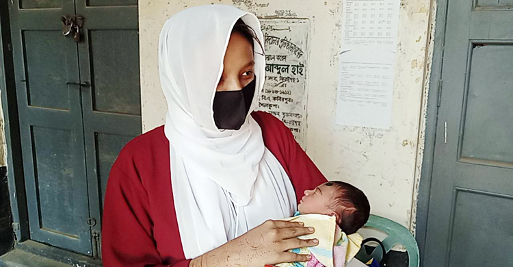 ৪ দিনের সন্তান নিয়ে এসএসসি পরীক্ষা দিলেন সাদিয়া