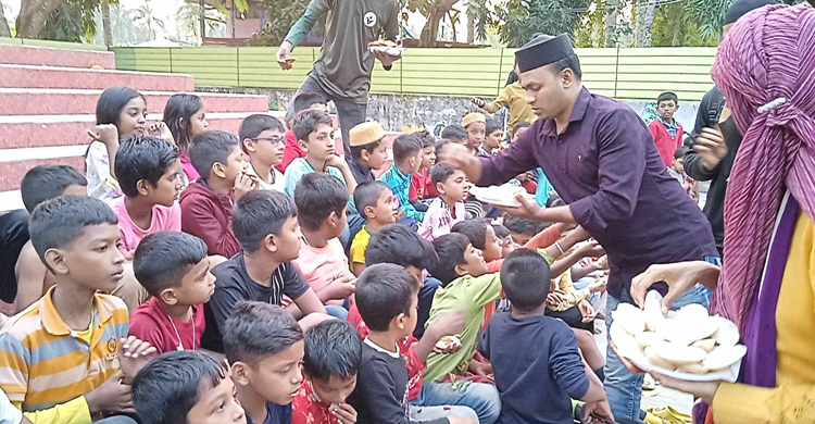 শতাধিক শিশুকে নিয়ে ইয়াসের পিঠা উৎসব