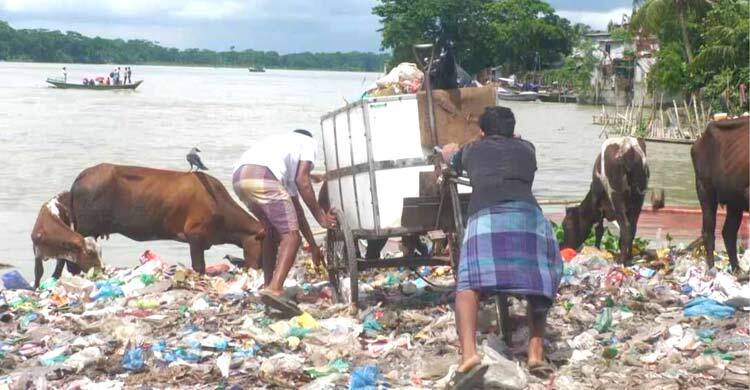 পৌরসভার ময়লার ভাগাড় নদী