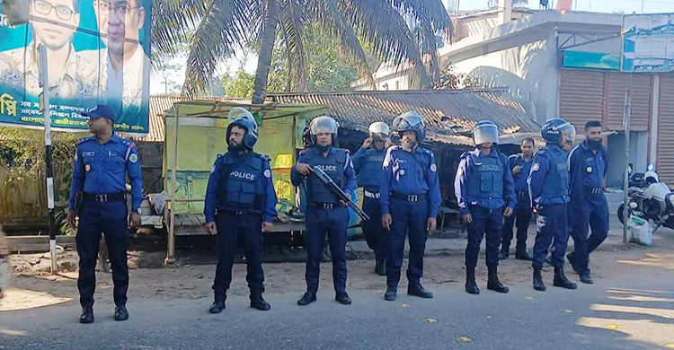 ঝালকাঠিতে মহাসড়কে টায়ারে আগুন, নিরাপত্তা জোরদার