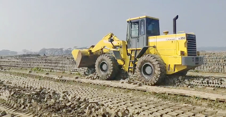 ঝালকাঠিতে পাঁচ ইটভাটাকে ১১ লাখ টাকা জরিমানা