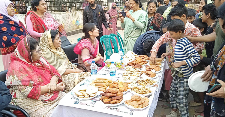শতাধিক শিশুকে নিয়ে ইয়াসের পিঠা উৎসব