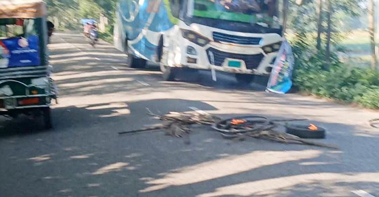 ঝালকাঠিতে মহাসড়কে টায়ারে আগুন, নিরাপত্তা জোরদার