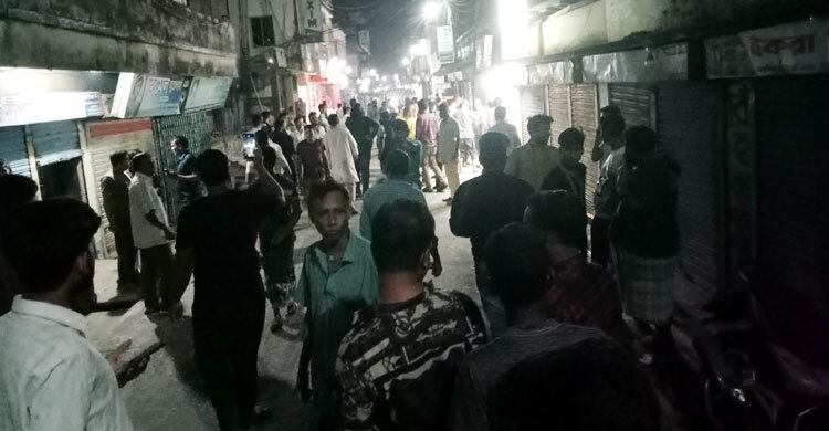 জনতার হাতে আটকের পর বোমা ফাটিয়ে পালিয়ে গেলো ডাকাতদল