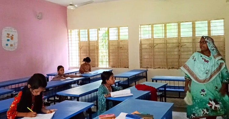 ৫১ শিক্ষার্থীর জন্য ৬ শিক্ষক!