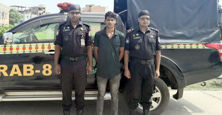 নার্সকে শ্লীলতাহানি-কুপিয়ে জখমের অভিযোগে যুবক গ্রেফতার