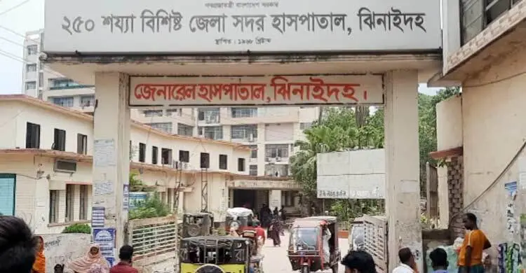 রং করার সময় বিদ্যুৎস্পৃষ্ট, চারতলা থেকে পড়ে গেলেন মিস্ত্রি