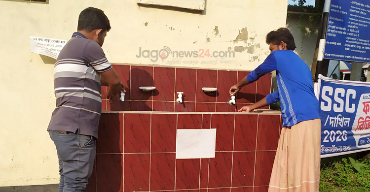 করোনাকালে স্থাপিত ‘হাত ধোয়া’ বেসিন অকেজো, কলে আসে না পানি