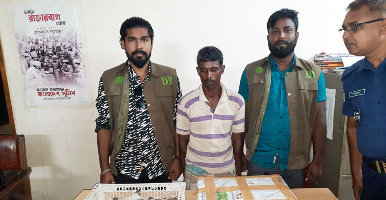 মহেশপুরে মরুর প্রাণী ১৭ সান্ডাসহ কবিরাজ আটক