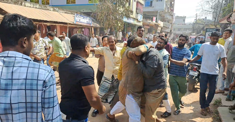 রাশেদ খানের সামনেই বিএনপি নেতাকর্মীদের সংঘর্ষ, পুলিশসহ আহত ১০