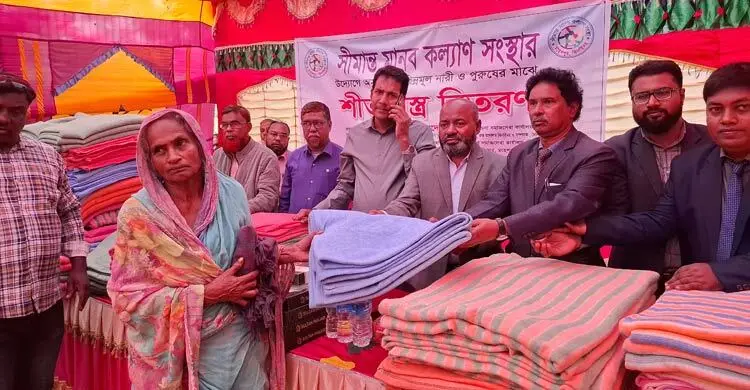 ঝিনাইদহে ২০০ ছিন্নমূল মানুষ পেলো শীতবস্ত্র