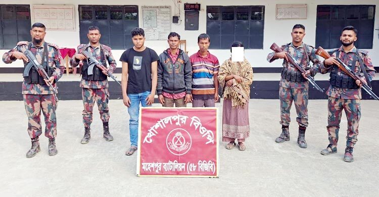 অবৈধভাবে ভারতে প্রবেশের চেষ্টা, নারী শিশুসহ আটক ৯