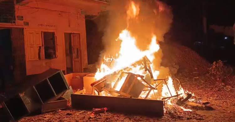 ঝিনাইদহে আওয়ামী লীগের দুই নেতার বাড়িতে ভাঙচুর