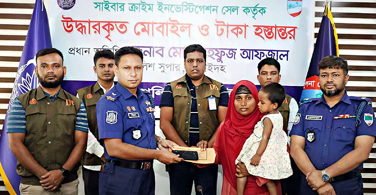 হারিয়ে যাওয়া ৯১ মোবাইল ফোন ফিরিয়ে দিলো পুলিশ