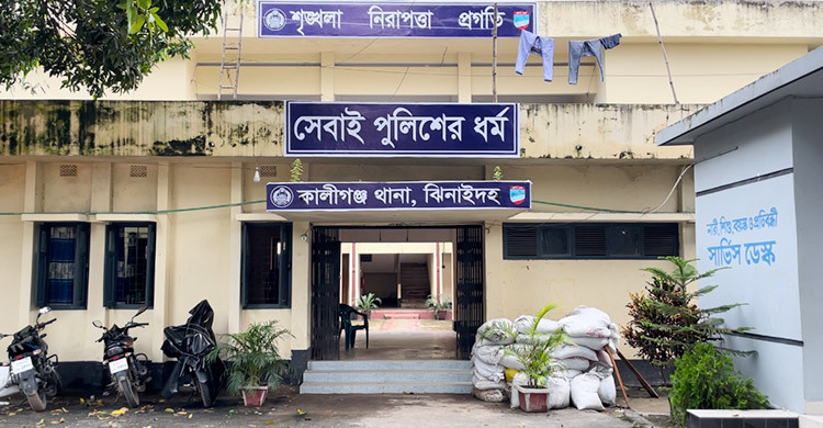 ‘প্রশাসন কিছুই করতে পারবে না, থানায় মাসে ৬০ হাজার দিয়ে ব্যবসা করি’
