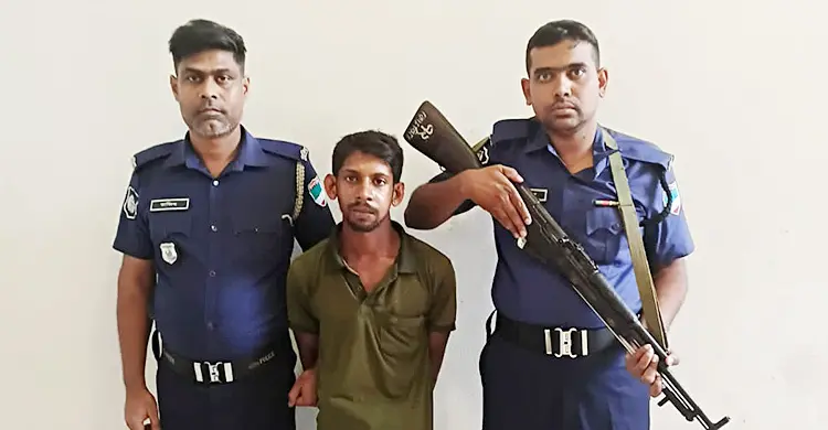 হাতকড়া পরানোর সময় ফাঁড়ি থেকে পালালো আসামি, পরে গ্রেফতার