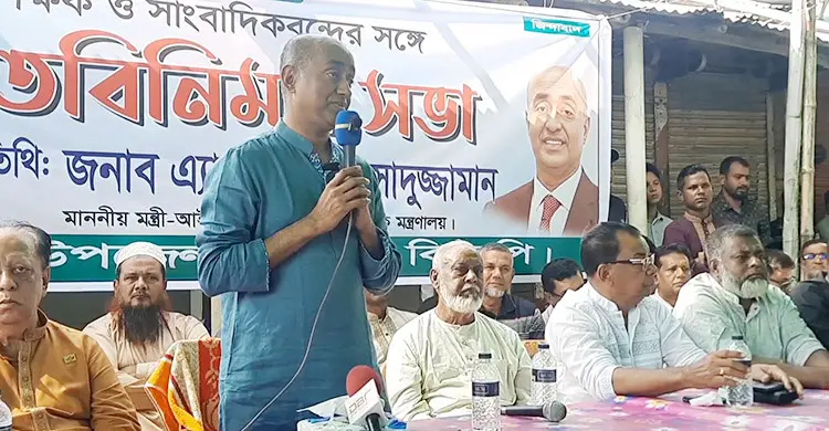 অনিয়ম-দুর্নীতি বন্ধ করতে হলে আগে রাজনীতিবিদদের দুর্নীতিমুক্ত হতে হবে