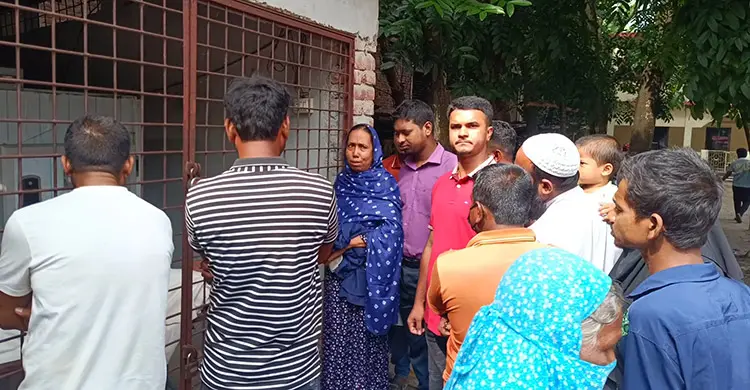 ঘুমন্ত অবস্থায় সাপের কামড়ে প্রাণ গেলো কিশোরের