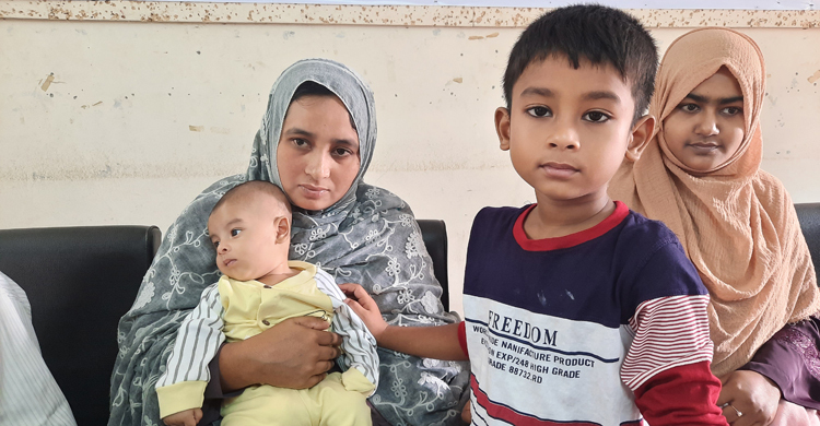 সন্তান কোলে সংবাদ সম্মেলনে স্বামী হত্যার বিচার চাইলেন তানিয়া