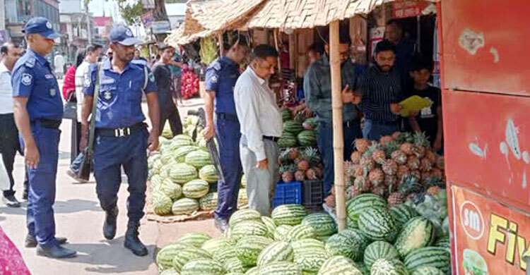 পলিথিন ব্যবহার-পণ্যে ভেজাল দেওয়া দুই প্রতিষ্ঠানের জরিমানা