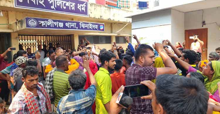 বাদীর সন্তানদের নিয়ে ওসির আপত্তিকর মন্তব্য, থানা ঘেরাও