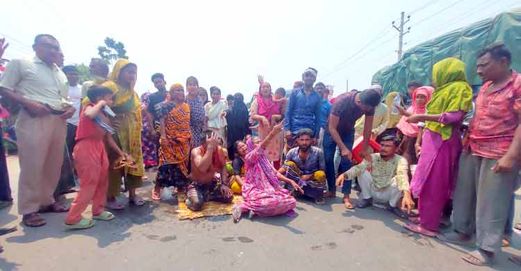 বাদীর সন্তানদের নিয়ে ওসির আপত্তিকর মন্তব্য, থানা ঘেরাও