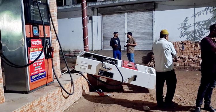 পেট্রোল পাম্পে যুবক নিহতের ঘটনায় ভাঙচুর-আগুন, আটক ৩