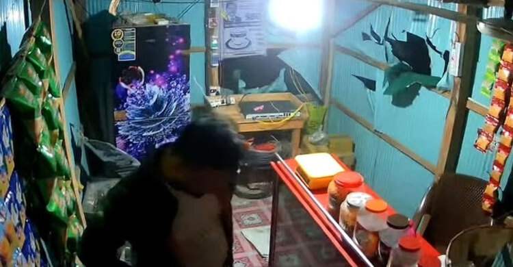 স্বতন্ত্র প্রার্থীর নির্বাচনি অফিস-দোকান ভাঙচুর, ৫ জনের সাজা