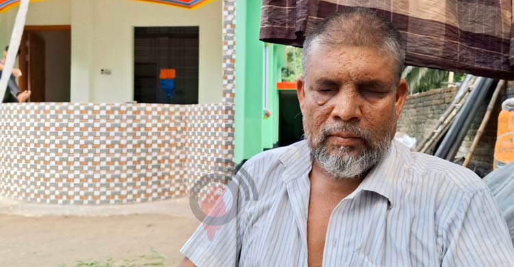 দৃষ্টিপ্রতিবন্ধী আরশাদ আলীর বিস্ময়কর জীবনযাপন