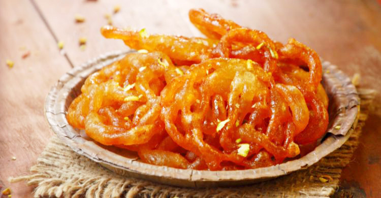 লোভে পড়ে বেশি জিলাপি খেয়ে ফেললে হতে পারে বিপদ