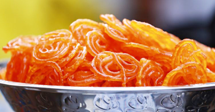 লোভে পড়ে বেশি জিলাপি খেয়ে ফেললে হতে পারে বিপদ