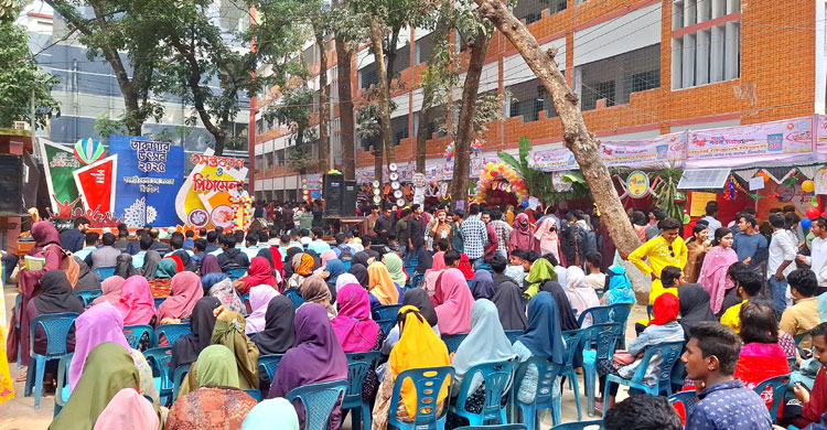 ঝিনাইদহে সরকারি কেসি কলেজে বসন্ত উৎসবে তারুণ্যের উচ্ছ্বাস
