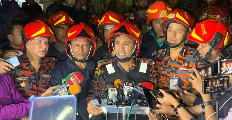 ১০ ইউনিটের চেষ্টায় কম্পিউটার সিটি ভবনের আগুন নিয়ন্ত্রণে