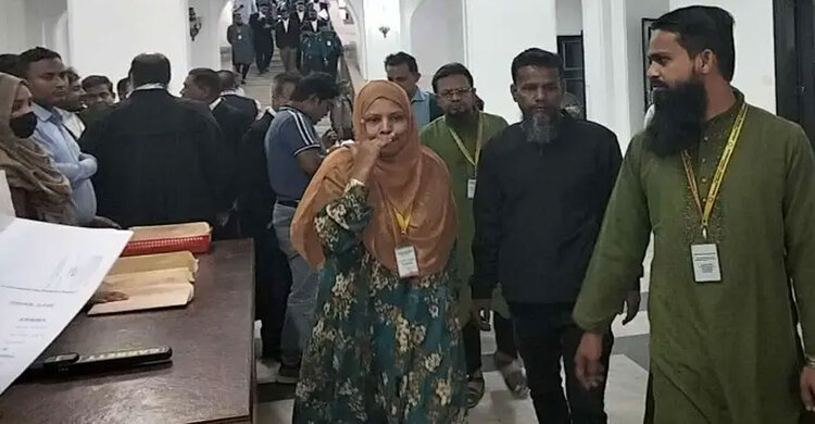 আসামিদের কম সাজা, কান্নায় ভেঙে পড়লেন শহীদ পরিবারের সদস্য