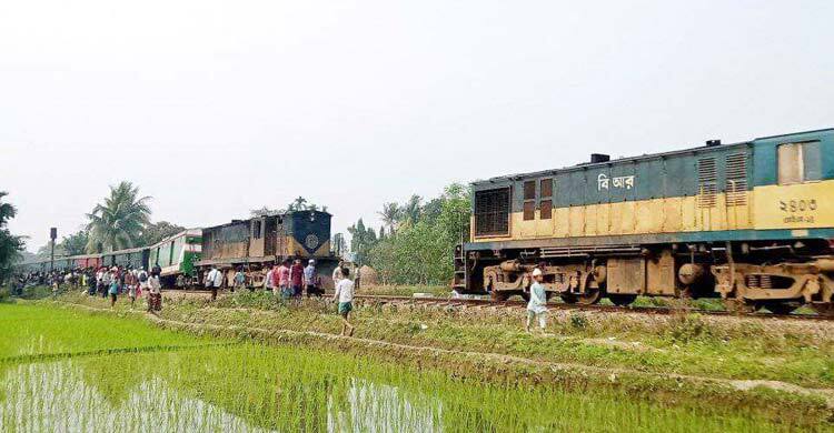 ৪ ঘণ্টা পর জামালপুর-ময়মনসিংহ রুটে ট্রেন চলাচল স্বাভাবিক
