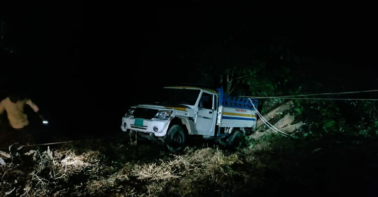 রাঙ্গামাটিতে কাঠবোঝাই পিকআপ খাদে পড়ে দুই শ্রমিক নিহত