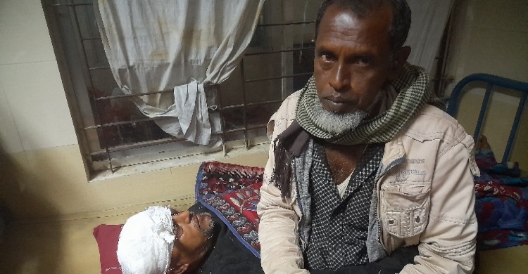 ঝিনাইদহে নৌকা ও স্বতন্ত্র প্রার্থীর সমর্থকদের সংঘর্ষ, গাড়ি ভাঙচুর