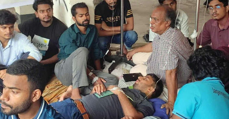 জকসু নির্বাচনসহ ৩ দাবিতে অনশনরত ৩ শিক্ষার্থী অসুস্থ
