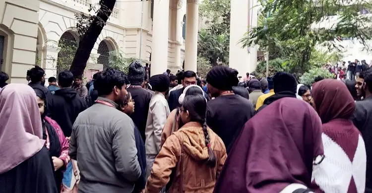 জকসু নির্বাচনের দাবিতে প্রশাসনিক ভবন ঘেরাও