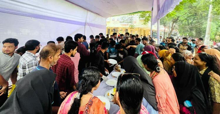 জবি ছাত্রদল নেতার উদ্যোগে দুই দিনব্যাপী ফল ও পিঠা উৎসব