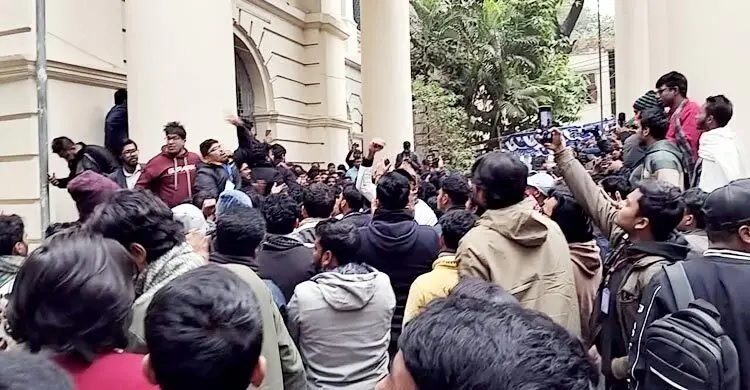 Students besiege admin building demanding JnUCSU elections