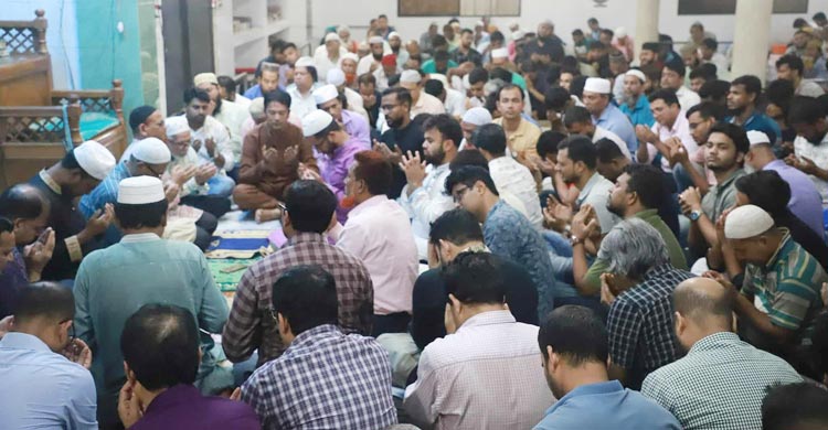 বিমান দুর্ঘটনায় নিহতদের স্মরণে জবিতে দোয়া মাহফিল
