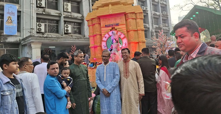 সরস্বতী পূজার উৎসবে মুখরিত জগন্নাথ বিশ্ববিদ্যালয়