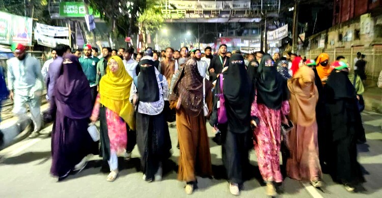 ইনকিলাব মঞ্চের কর্মসূচিতে পুলিশি হামলার প্রতিবাদে জকসুর বিক্ষোভ