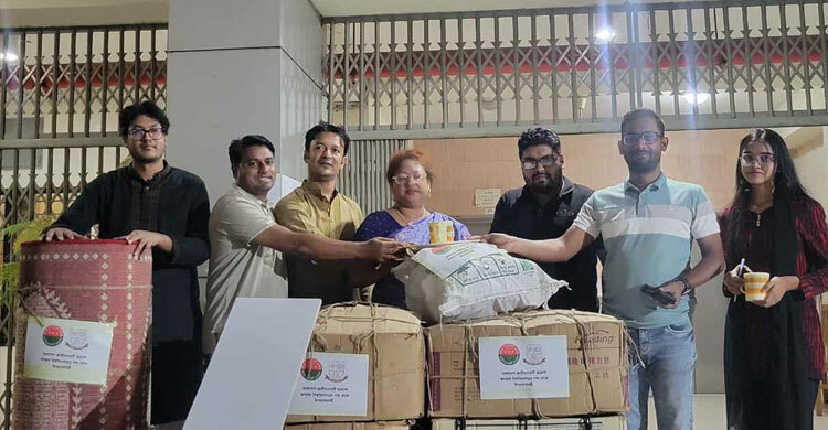 জবি ছাত্রী হলে ছাত্রদলের উপহার সামগ্রী বিতরণ