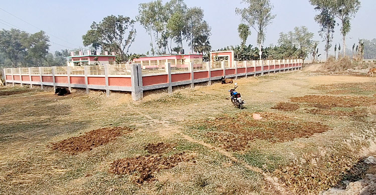 অবৈধ বিদ্যুৎ সংযোগ দেওয়ার অভিযোগ প্রধান শিক্ষকের বিরুদ্ধে