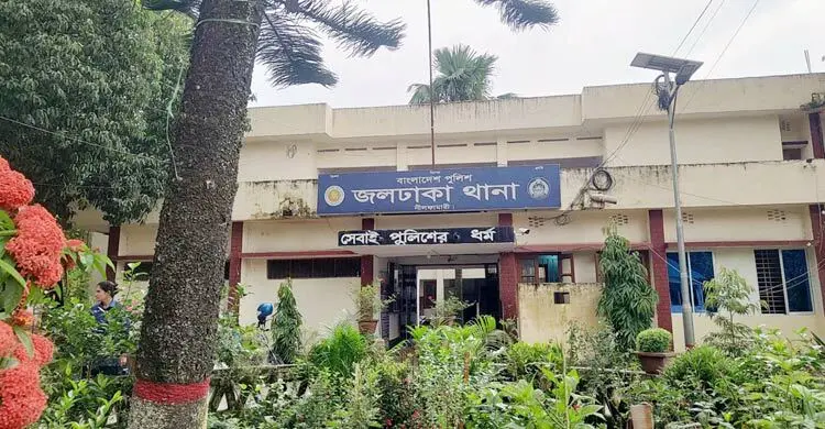 নীলফামারীতে বজ্রপাতে প্রাণ গেলো ভ্যানচালকের